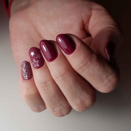 Бордовый маникюр на короткие