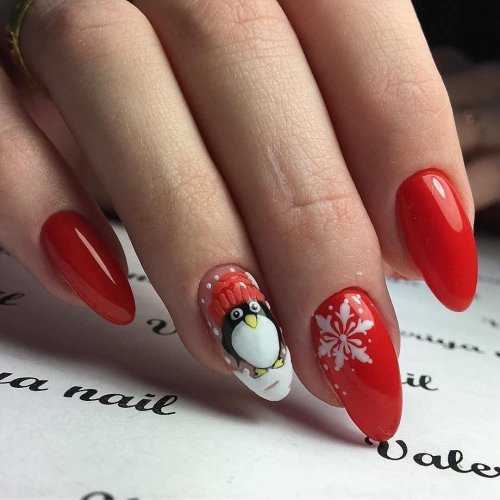 Красные ногти миндаль короткие новогодние