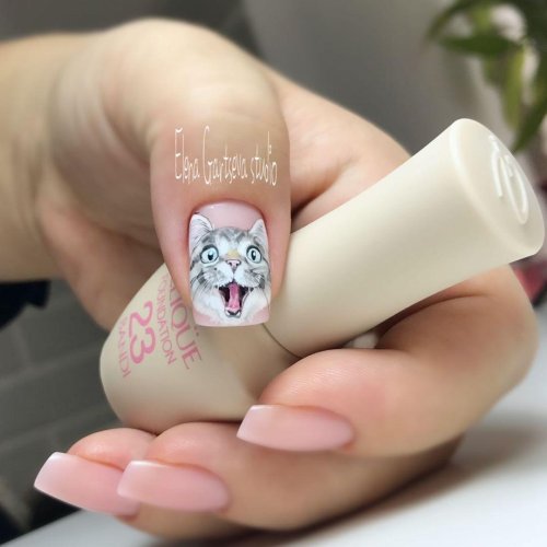 Маникюр на короткие ногти с котиками