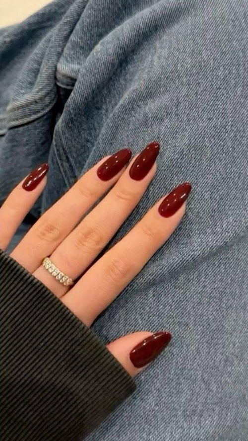 Бордовые ногти
