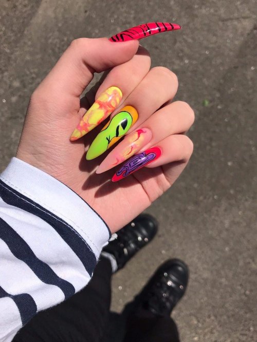 Ногти маникюр яркий