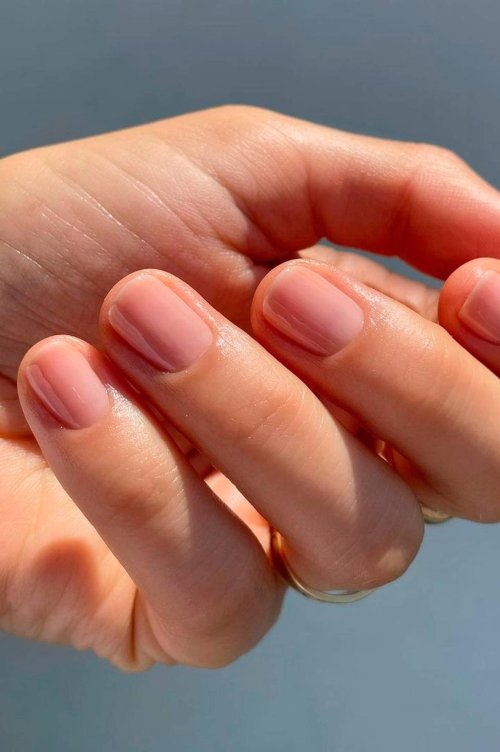 Естественный маникюр на короткие ногти
