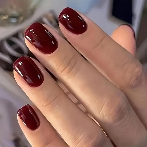 Бордовые короткие ногти