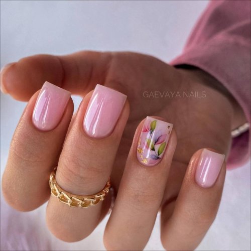 Нежный весенний маникюр на короткие ногти