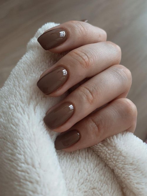 Кофейный маникюр на короткие ногти