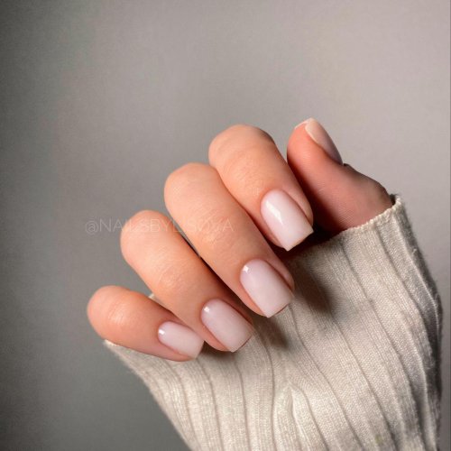 Молочный маникюр квадрат короткие