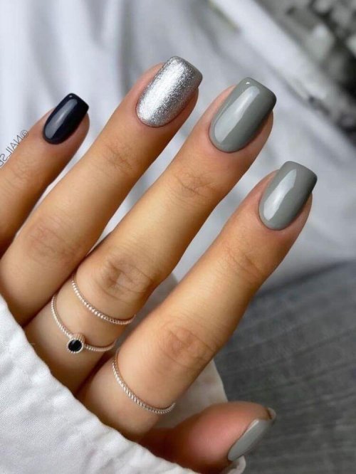 Серый маникюр на короткие квадратные ногти