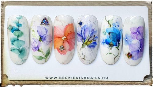 Ногти акварель