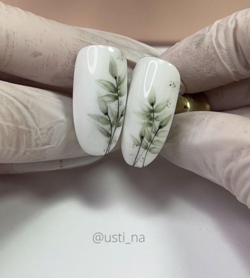 Акварель на ногтях