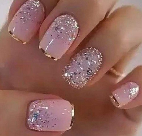 Короткие блестящие ногти