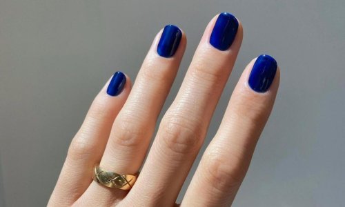 Маникюр на короткие ногти синие