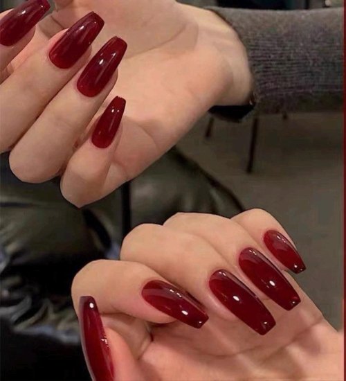 Бордовые ногти длинные