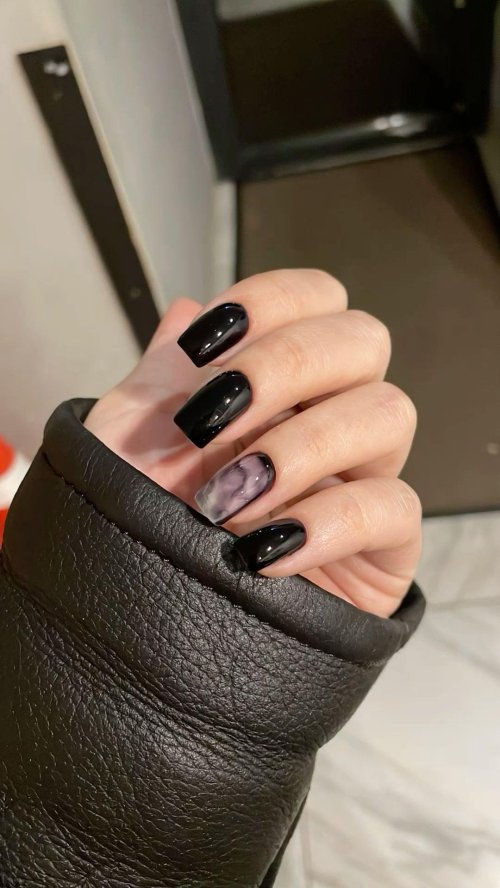 Черные ногти короткие