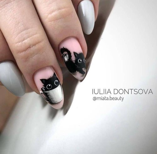 Маникюр с котиками