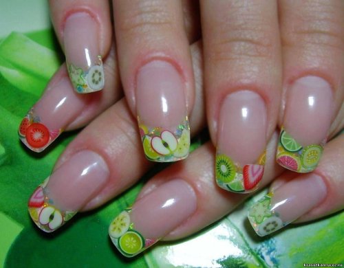 Маникюр френч с фруктами