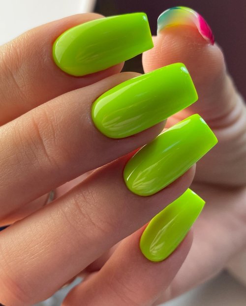 Маникюр яркие