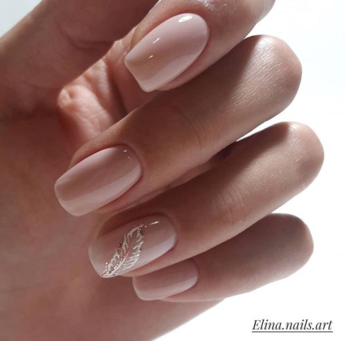 Нежный модный маникюр на короткие ногти
