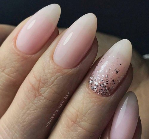Нюдовый маникюр на короткие ногти овальной формы