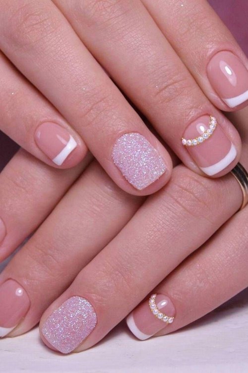 Нежный френч на короткие ногти