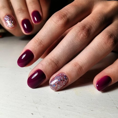 Малиновый маникюр на короткие ногти