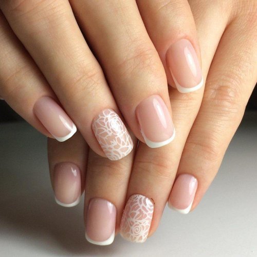 Нежный френч на короткие ногти