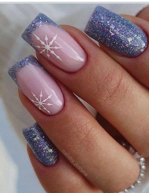 Маникюр со снежинками