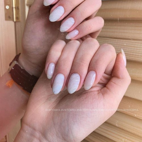 Нюдовый маникюр на короткие ногти